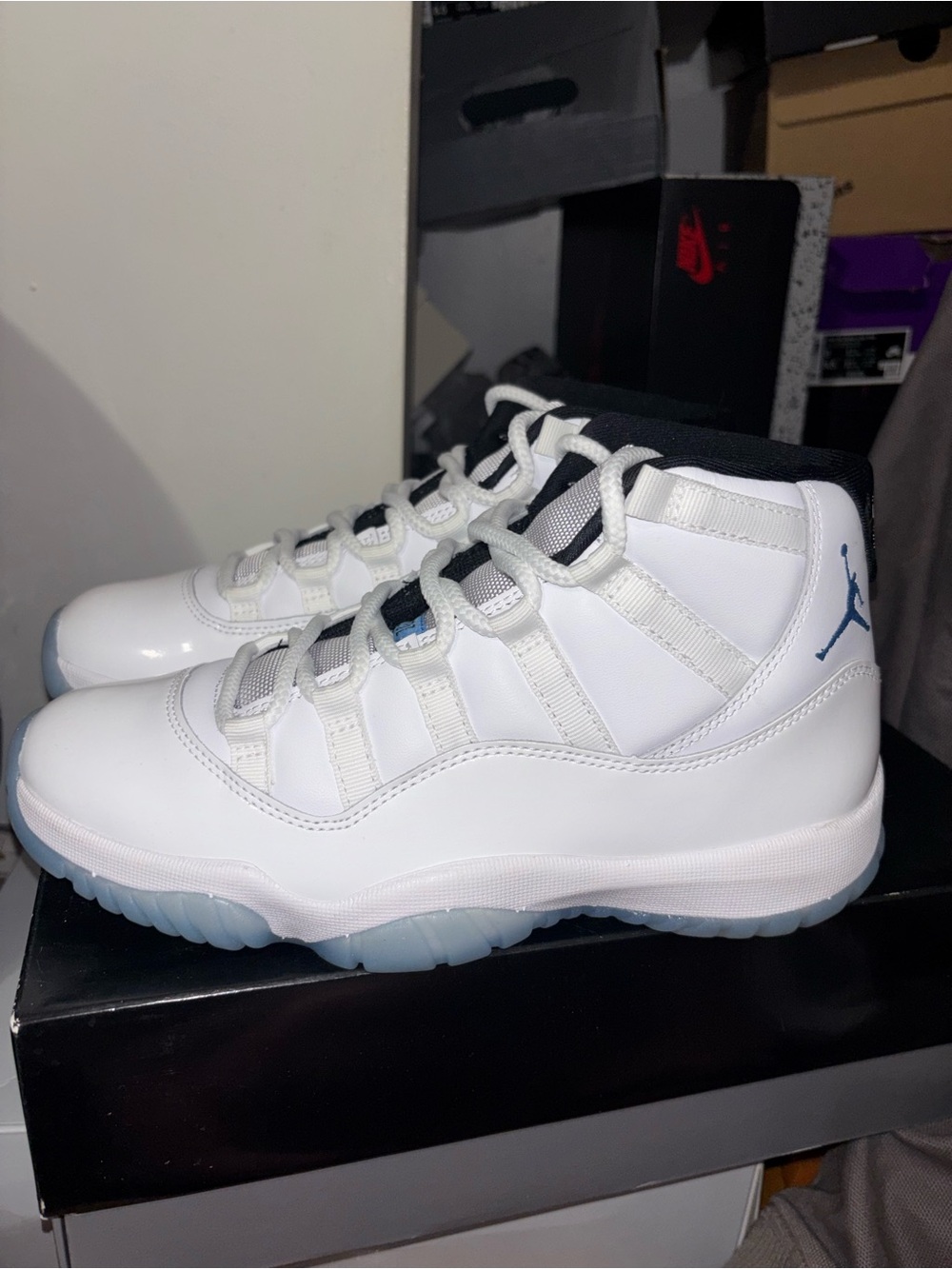Jordan 11 legend blue size 7M
